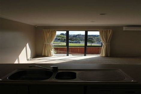 Photo of property in 2/14 Ponderosa Drive, Oteha, Auckland, 0632