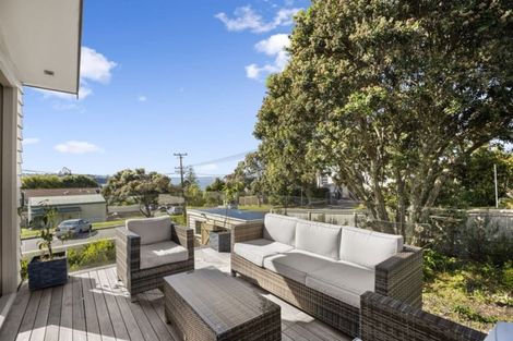 Photo of property in 28 Rothesay Bay Road, Rothesay Bay, Auckland, 0630