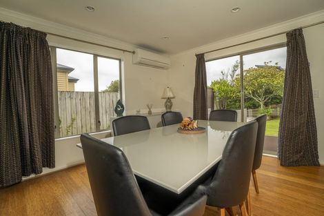 Photo of property in 29 Erlestoke Crescent, Churton Park, Wellington, 6037