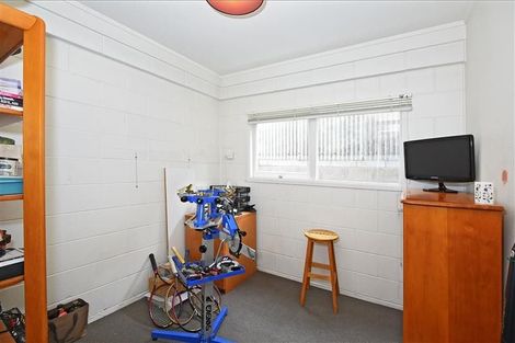 Photo of property in 25 Meadowvale Avenue, Forrest Hill, Auckland, 0620