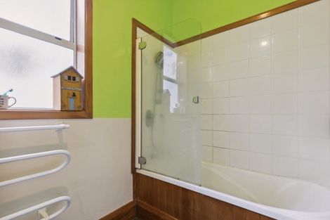 Photo of property in 80 Apu Crescent, Lyall Bay, Wellington, 6022