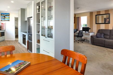 Photo of property in 16 Mark Perreau Place, Foxton, 4814