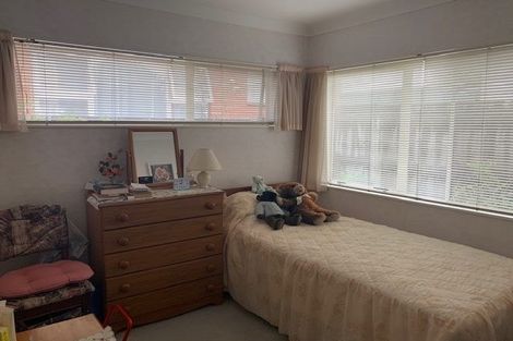 Photo of property in 1/2 Doment Crescent, Orewa, 0931