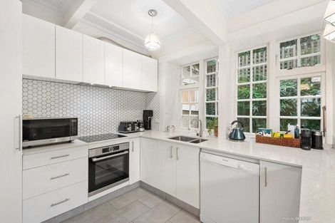 Photo of property in 145 Kelburn Parade, Kelburn, Wellington, 6012