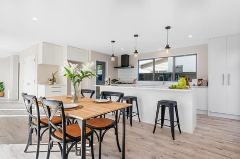 Photo of property in 98 Willowview Drive, Redwood, Christchurch, 8051