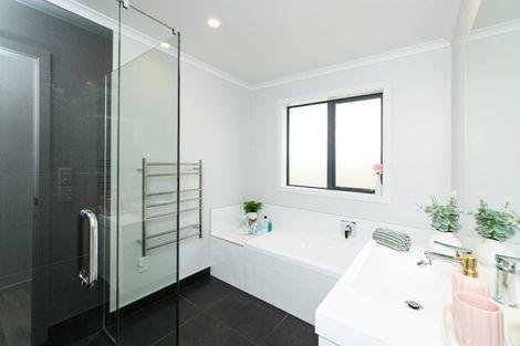 Photo of property in 55 Vaucluse Heights, Fitzherbert, Palmerston North, 4410