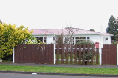 Photo of property in 14 Waterloo Crescent, Hokowhitu, Palmerston North, 4410