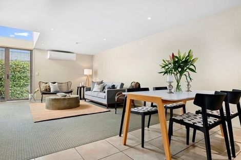 Photo of property in 2/1010 Colombo Street, St Albans, Christchurch, 8014