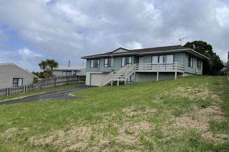 Photo of property in 12 Sumich Place, West Harbour, Auckland, 0618