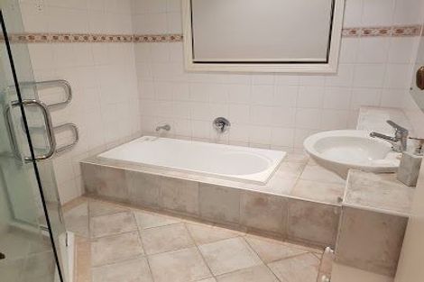 Photo of property in 48 The Esplanade, Eastern Beach, Auckland, 2012