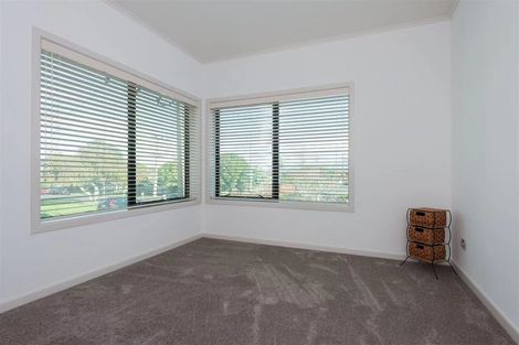 Photo of property in 11 Lake Pupuke Drive, Takapuna, Auckland, 0622