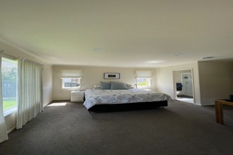 Photo of property in 32 Waldorf Crescent, Orewa, 0931