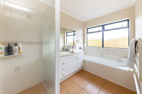 Photo of property in 23 Pitt Avenue, Clendon Park, Auckland, 2103