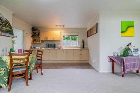 Photo of property in 86 Wikiriwhi Crescent, Awapuni, Palmerston North, 4412