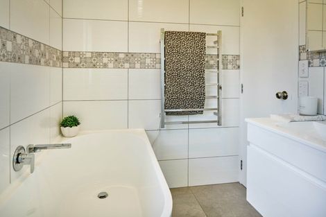 Photo of property in 301 Maungaraki Road, Maungaraki, Lower Hutt, 5010