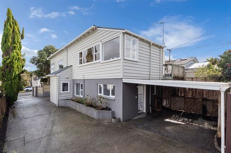 Photo of property in 1/14 Wernham Place, Northcote, Auckland, 0626