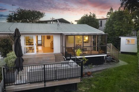 Photo of property in 1/23a Gladstone Road, Northcote, Auckland, 0627