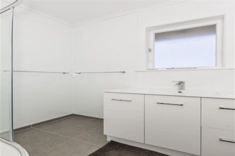 Photo of property in 21 Edinburgh Avenue, Rosehill, Papakura, 2113