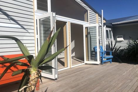 Photo of property in 80 The Parade, Paekakariki, 5034