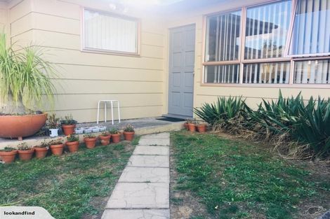 Photo of property in 2/41 Challen Close, Conifer Grove, Takanini, 2112