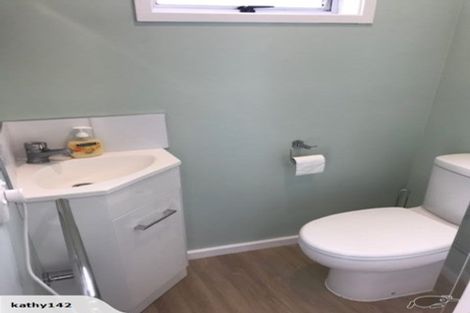 Photo of property in 69 Kiwi Esplanade, Mangere Bridge, Auckland, 2022