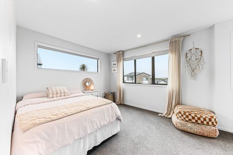 Photo of property in 15 Pakoro Close, Hobsonville, Auckland, 0618