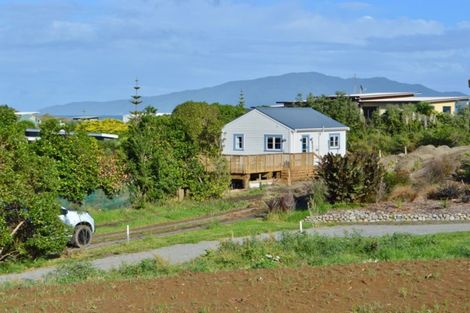 Photo of property in 98 Paetawa Road, Peka Peka, Waikanae, 5391
