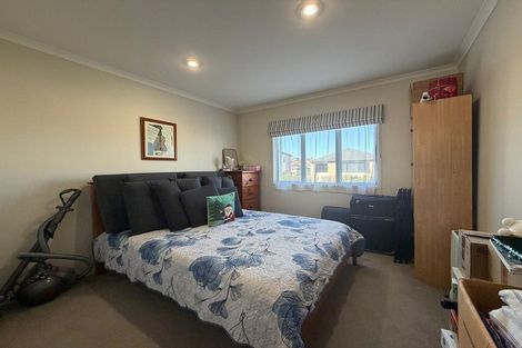 Photo of property in 129 Fernhill Way, Oteha, Auckland, 0632