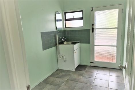 Photo of property in 10 Wallace Road, Mangere Bridge, Auckland, 2022