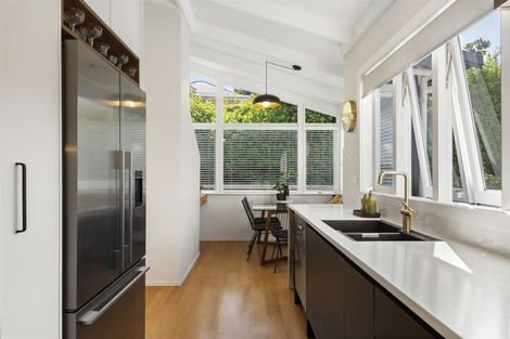 Photo of property in 194b Queen Street, Northcote Point, Auckland, 0627