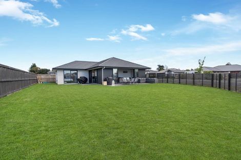 Photo of property in 32 Tara Crescent, Woodend, 7610