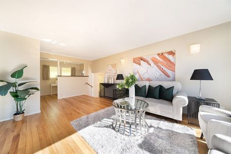 Photo of property in 28 Manhattan Heights, Glendene, Auckland, 0602