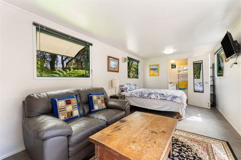 Photo of property in 252 Boord Crescent, Kumeu, 0891