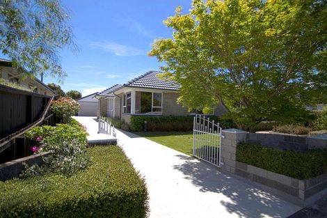 Photo of property in 16 Wychwood Crescent, Bishopdale, Christchurch, 8053