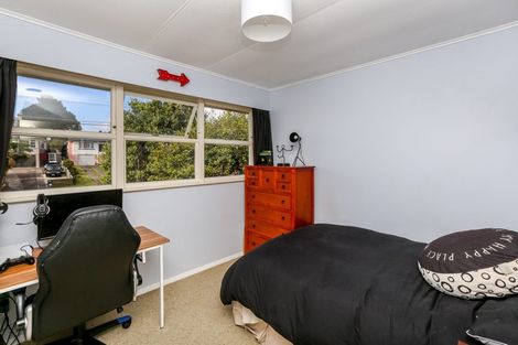 Photo of property in 60 Clawton Street, Westown, New Plymouth, 4310