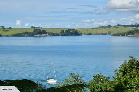 Photo of property in 219 Wade River Road, Wade Heads, Whangaparaoa, 0932