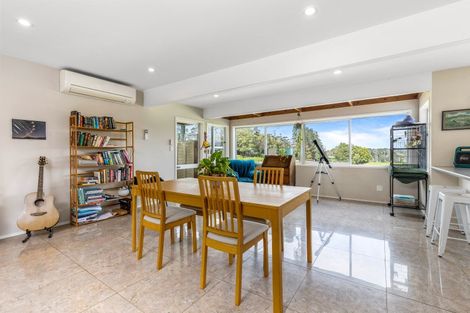 Photo of property in 49 Tawa Road, Kumeu, 0891