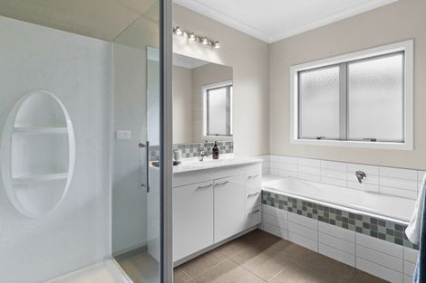 Photo of property in 92 Russell Robertson Drive, Havelock North, 4130