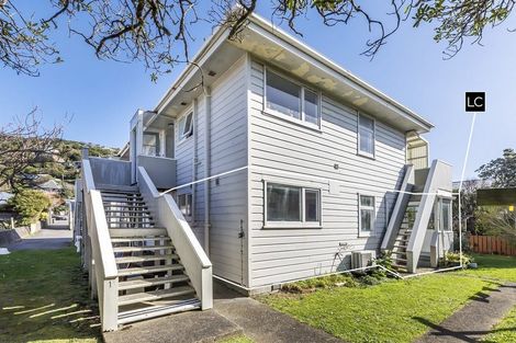 Photo of property in 3/139 Queens Drive, Lyall Bay, Wellington, 6022