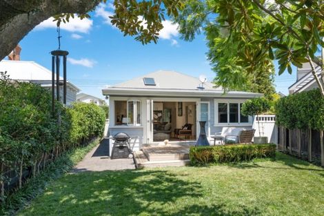 Photo of property in 6 Beaconsfield Street, Devonport, Auckland, 0624