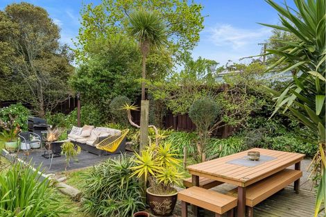 Photo of property in 1/2c Sunnynook Road, Sunnynook, Auckland, 0620