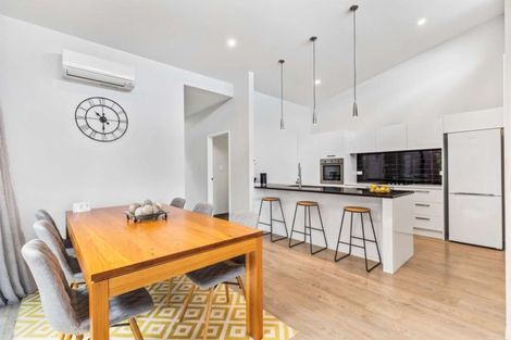 Photo of property in 21 Liberation Road, Papakura, 2110