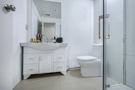 Photo of property in 32a Becroft Drive, Forrest Hill, Auckland, 0620