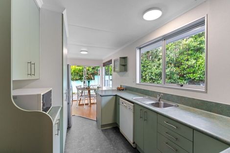 Photo of property in 6 Lindale Grove, Waikanae Beach, Waikanae, 5036