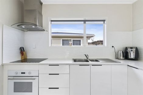 Photo of property in 3/94 Chivalry Road, Glenfield, Auckland, 0629