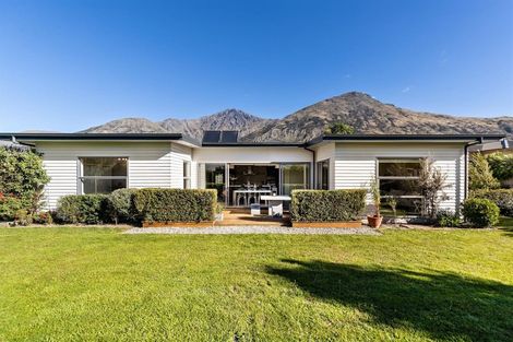Photo of property in 12 Mystery Grove, Lake Hayes, Queenstown, 9304
