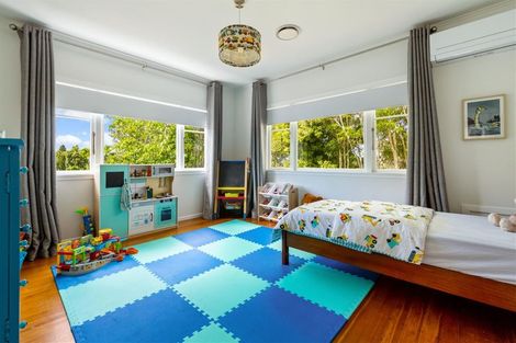 Photo of property in 12 Eastglen Road, Glen Eden, Auckland, 0602