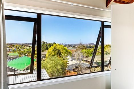 Photo of property in 5 Lorena Place, West Harbour, Auckland, 0618