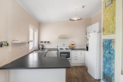 Photo of property in 102 Gonville Avenue, Gonville, Whanganui, 4501