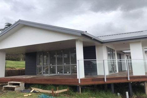 Photo of property in 32 Roxborough Place, East Tamaki Heights, Auckland, 2016